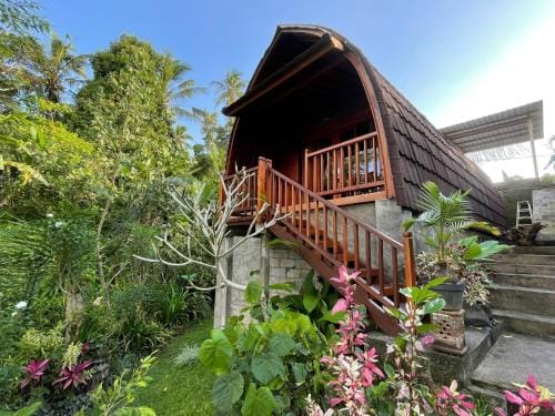 Sugita Wooden House Hotel in Payangan