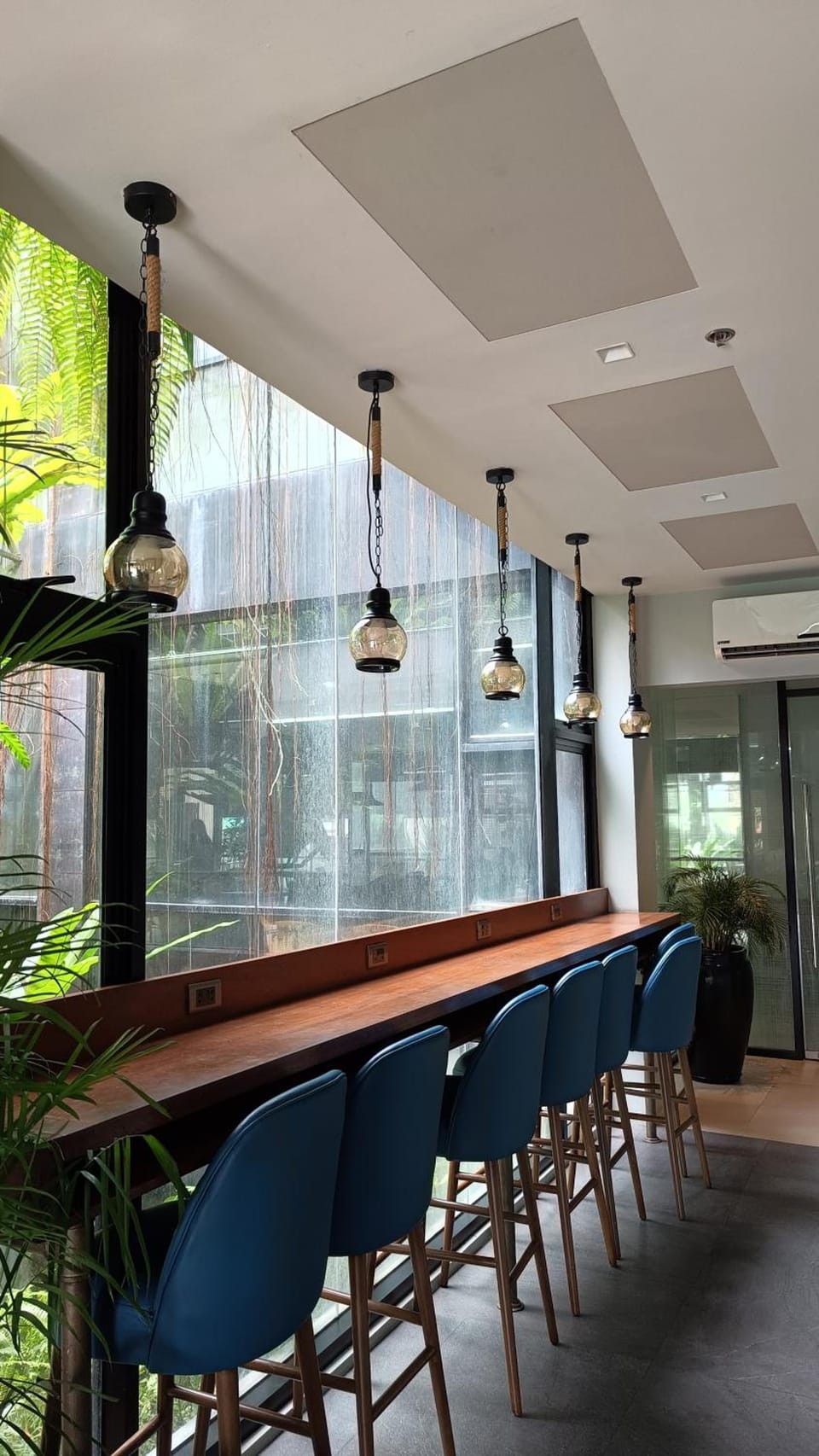 The Henry Hotel Roost Bacolod Hotel in Bacolod