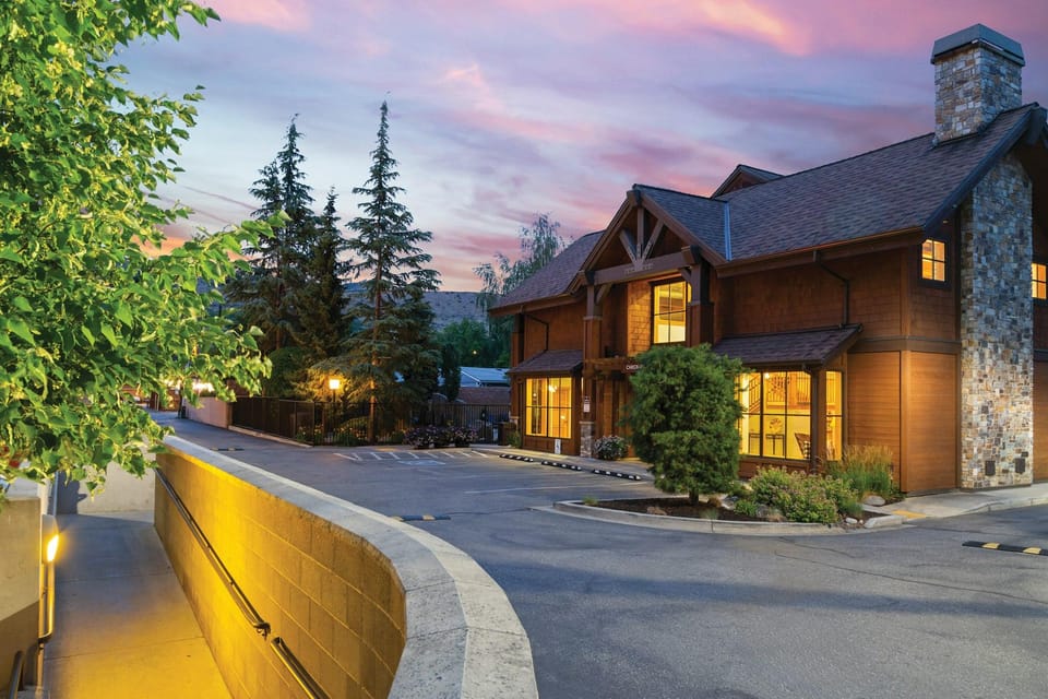 WorldMark Chelan Lake House Hotel in Chelan (In Town)