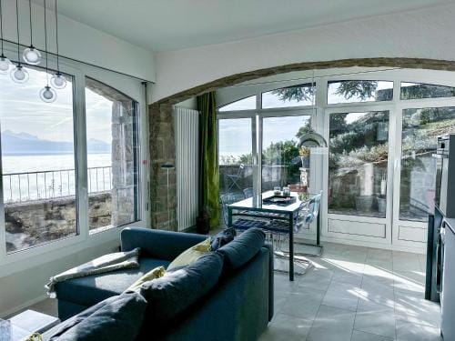 Panoramic Room in the vineyard,stunning views of lake and Alps Hotel in Fribourg, Switzerland