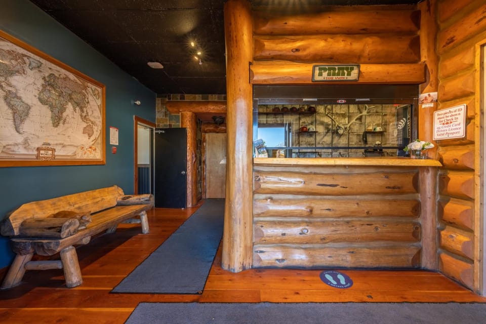 The Raging Elk Adventure Lodging Capsule hotel in Fernie