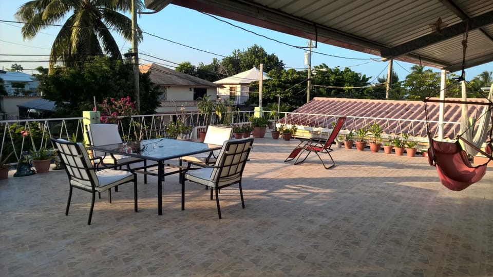 The Red Hut Inn Hotel in Belize City