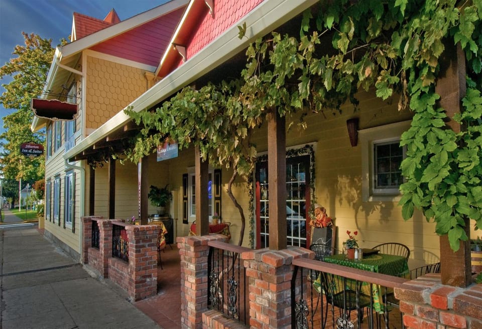 Silverton Inn & Suites Hotel in Clackamas County