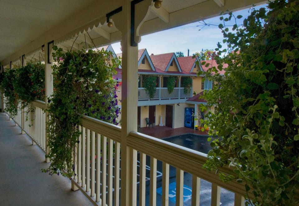 Silverton Inn & Suites Hotel in Clackamas County