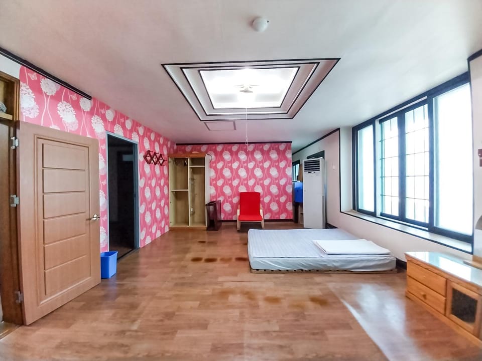 Uljin Bonghwang Motel in South Korea