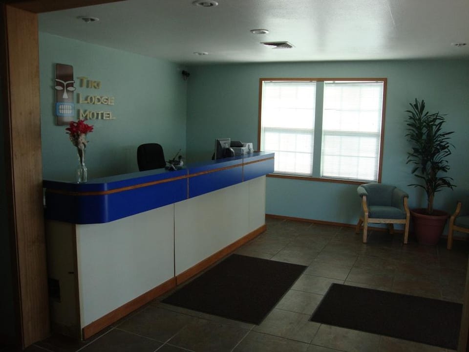 Pine Tree inn Motel in Medford