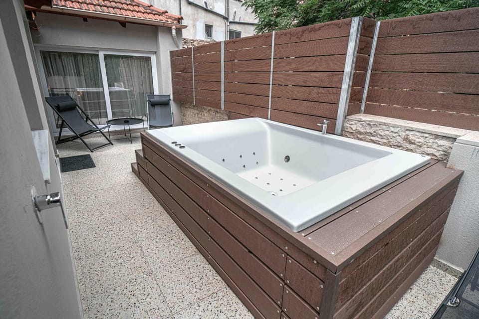 Belle Athenes - Luxury Rooms at Monastiraki Railway Station Hotel in Athens