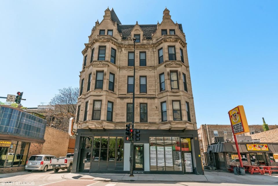 The Neighborhood Hotel - Lincoln Park 501 - Three Bedroom Penthouse Hotel in Lincoln Park