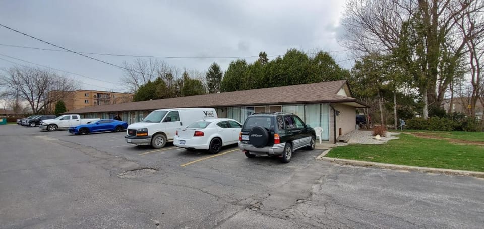 Town'n Country Motor Inn Motel in Leamington