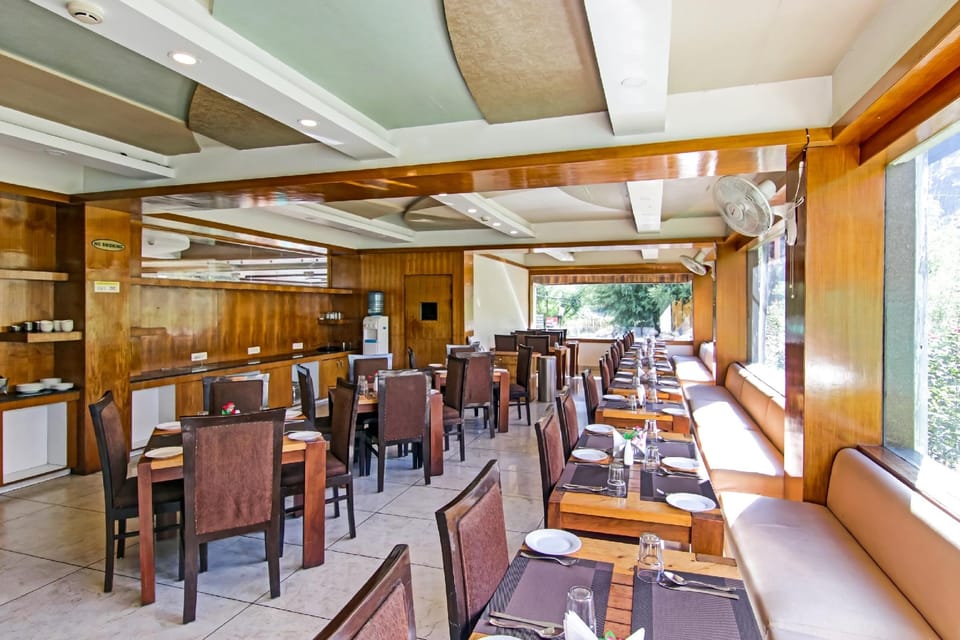 Townhouse OAK Rohtang Heights Hotel in Manali