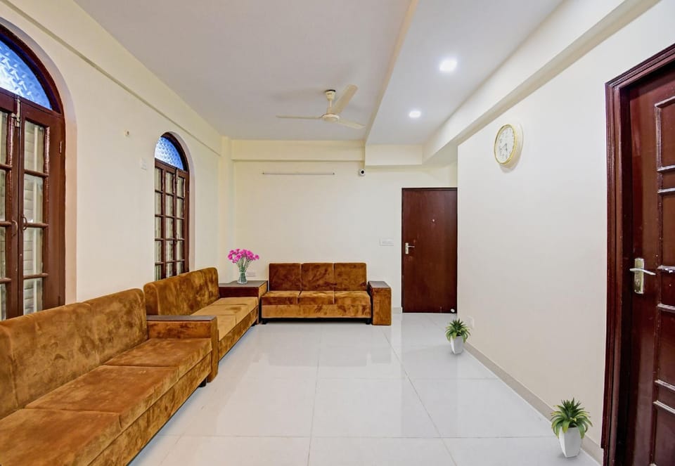 Townhouse Jheel Mahal Hotel in Kolkata