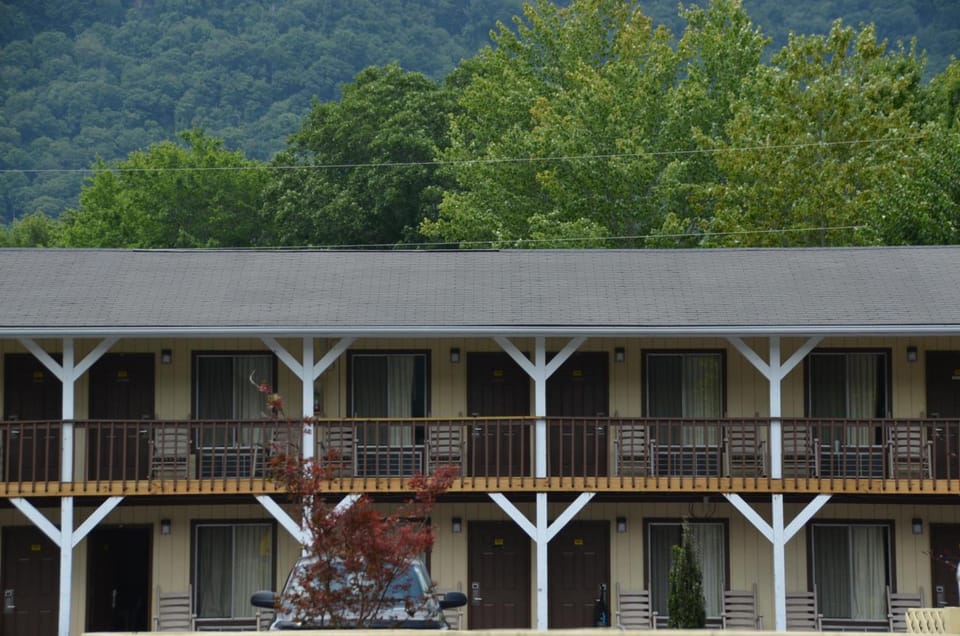 Travelowes Motel - Maggie Valley Motel in Maggie Valley
