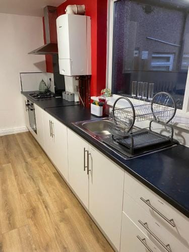 The Vacationers - Pvt Rooms with Shared Bath Hotel in Sunderland