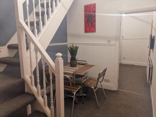 The Vacationers - Pvt Rooms with Shared Bath Hotel in Sunderland