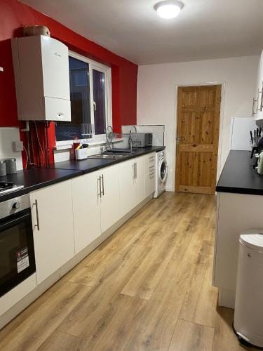 The Vacationers - Pvt Rooms with Shared Bath Hotel in Sunderland