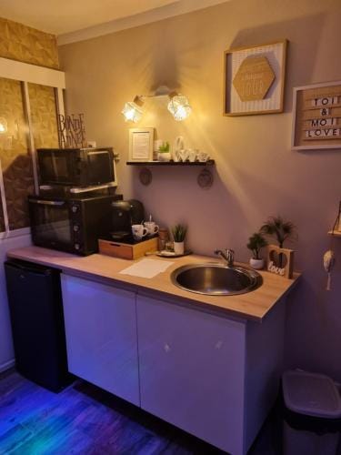 Studio avec jacuzzi , terrasse amenagee et wifi a Westrehem Hotel in Hauts-de-France