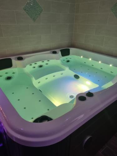 Studio avec jacuzzi , terrasse amenagee et wifi a Westrehem Hotel in Hauts-de-France