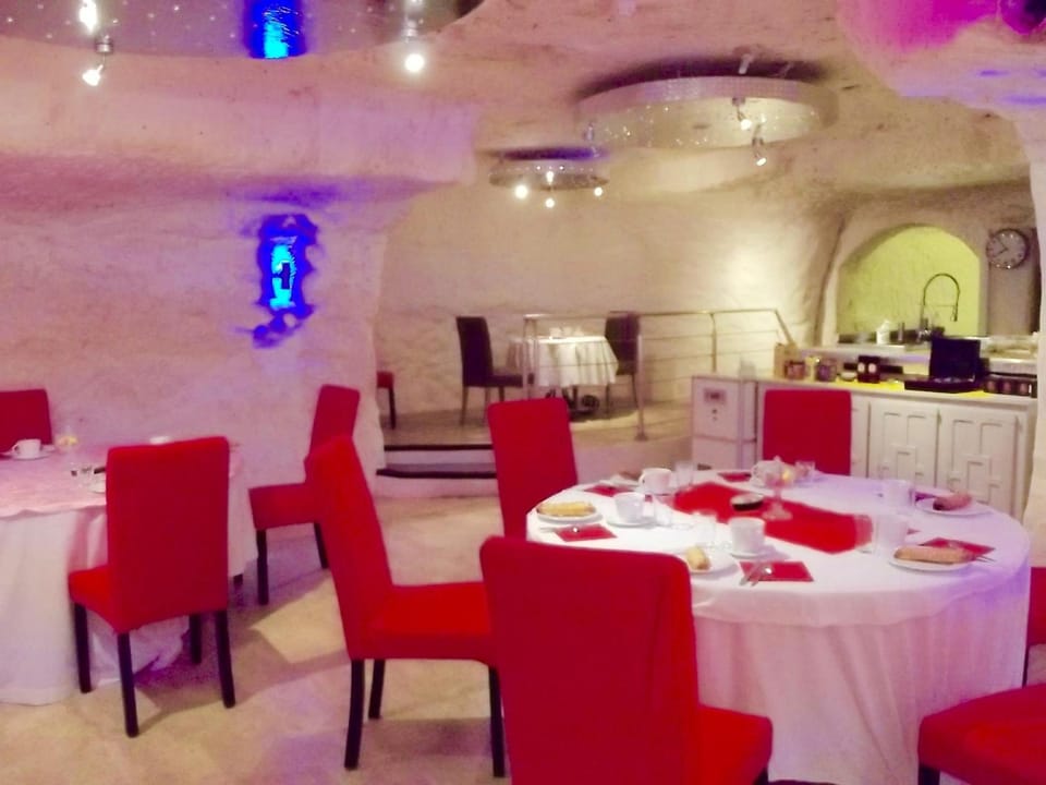 Logis Hotels Troglododo Hotel in Centre-Val de Loire