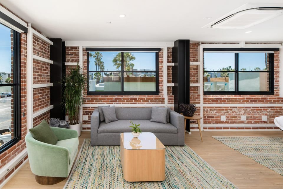The Brick Boutique Hotel Hotel in Oceanside