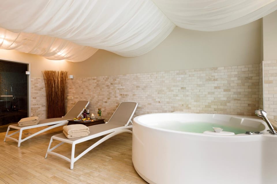 Hot tub