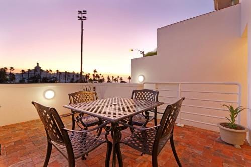 Camps Bay Beach Apartment Hotel in Camps Bay