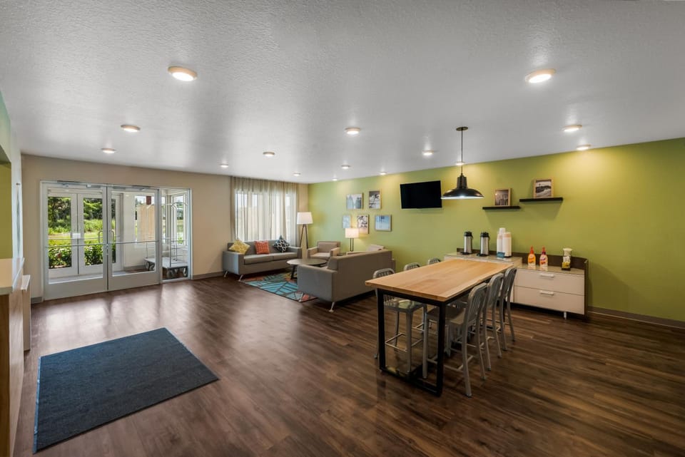 WoodSpring Suites West Palm Beach Hotel in West Palm Beach