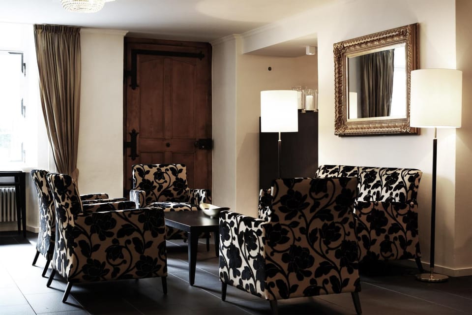 Hotel Schloss Hunigen Hotel in Canton of Bern (Region)