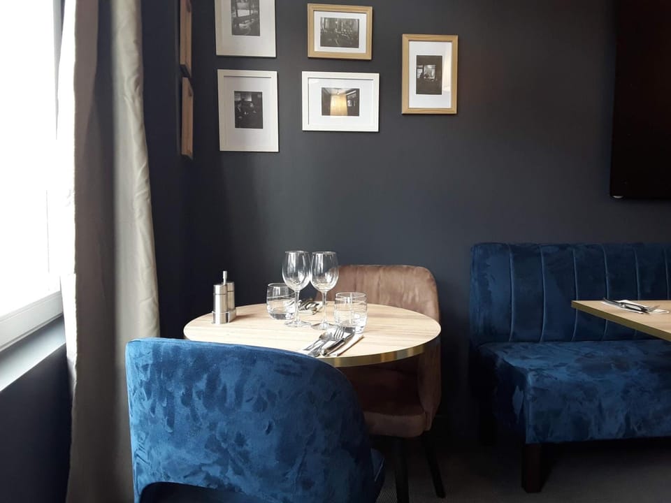La Pomme d'Or Hotel in La Charité-sur-Loire