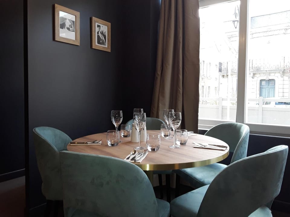 La Pomme d'Or Hotel in La Charité-sur-Loire
