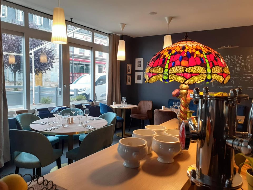 La Pomme d'Or Hotel in La Charité-sur-Loire