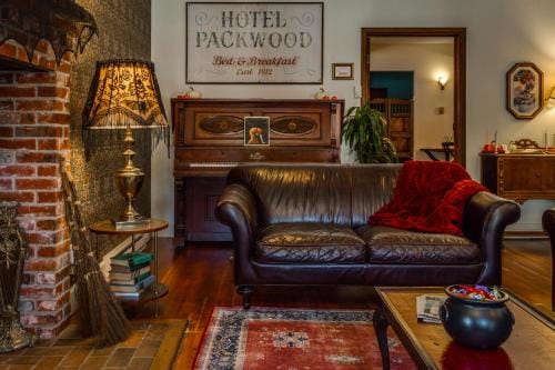 Historic Hotel Packwood Hotel in Packwood