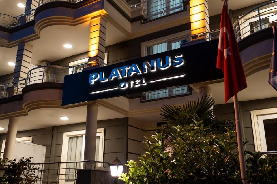 PLATANUS HOTEL Hotel in Decentralized Administration of the Aegean