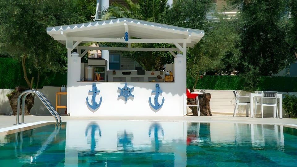 PLATANUS HOTEL Hotel in Decentralized Administration of the Aegean