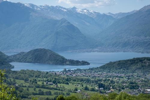 ROSINA HOUSE e CHALET Hotel in Colico