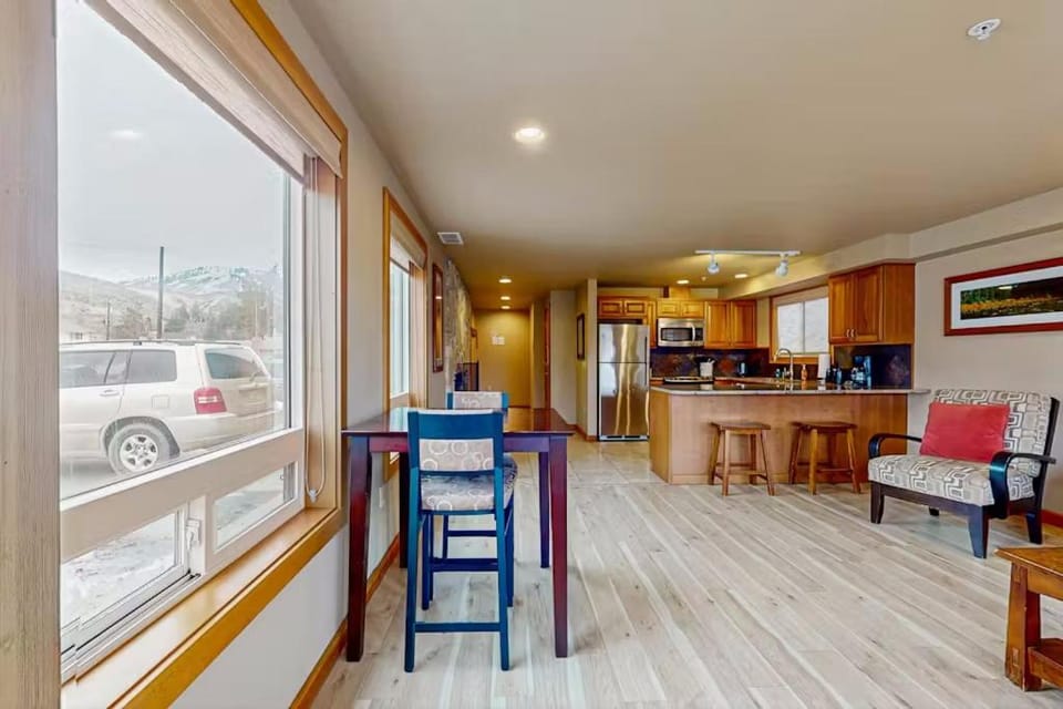 Driftin Cabanas Apartment hotel in Chelan (In Town)