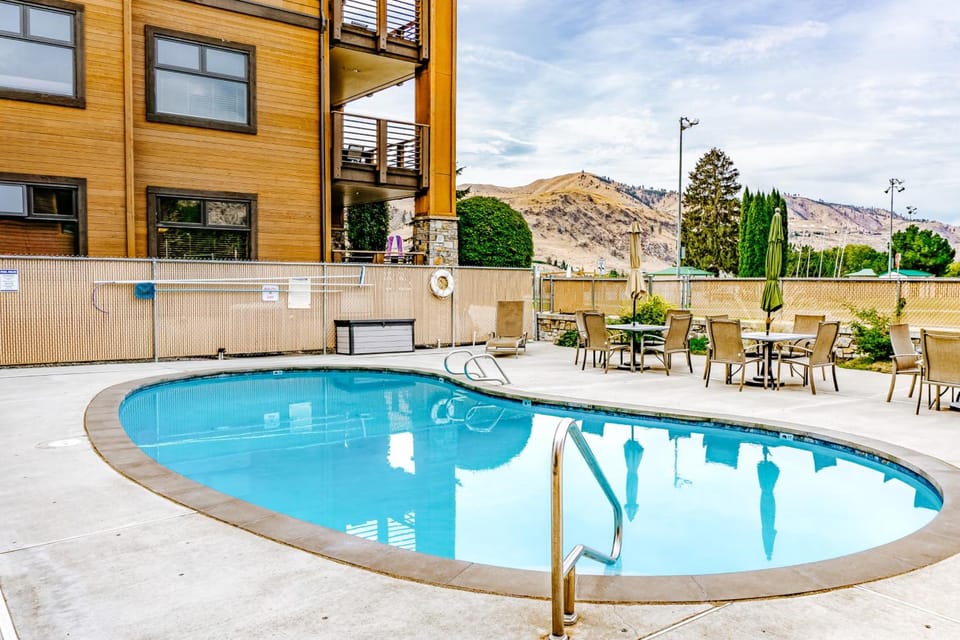 Driftin Cabanas Apartment hotel in Chelan (In Town)