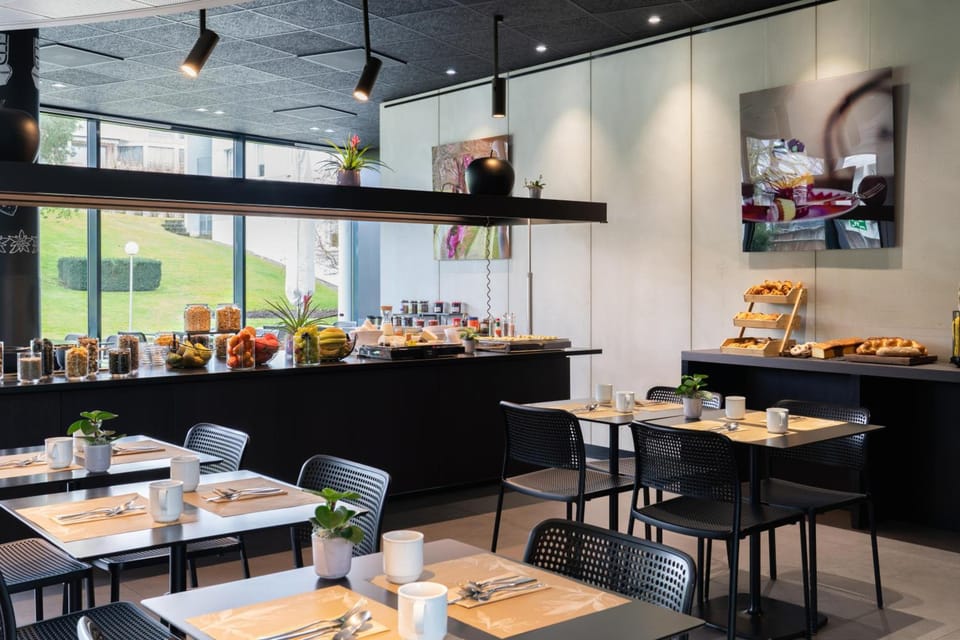Novotel Suites Geneve Aeroport Hotel in Geneva