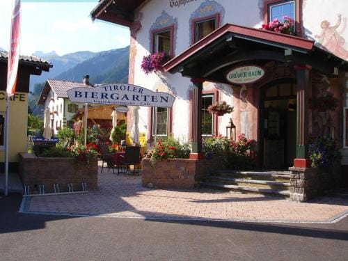 Wanderhotel Gruner Baum Hotel in Tyrol