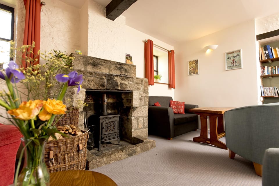 Shared lounge/TV area