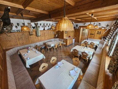 Zum Roten Hirsch im Grunen Wald Hotel in Thuringia, Germany