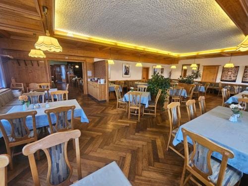 Zum Roten Hirsch im Grunen Wald Hotel in Thuringia, Germany