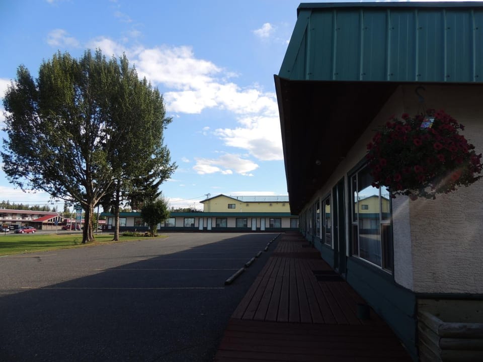 100 Mile Motel & RV Park Motel in 100 Mile House
