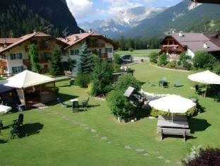 Dolomiten Hotel Irma Hotel in Canazei