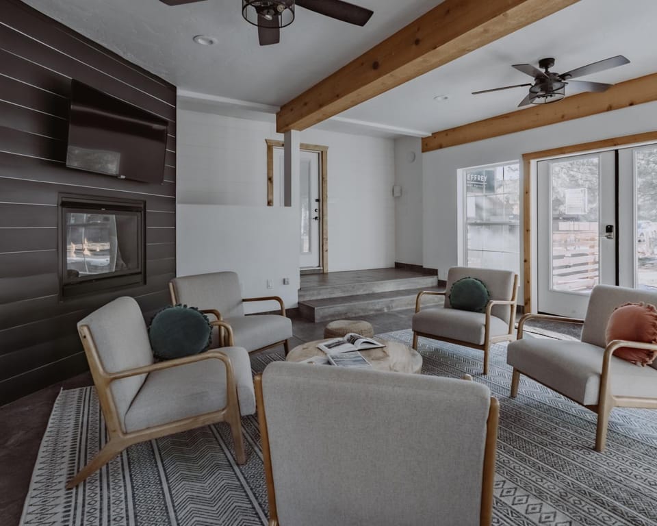 Shared lounge/TV area