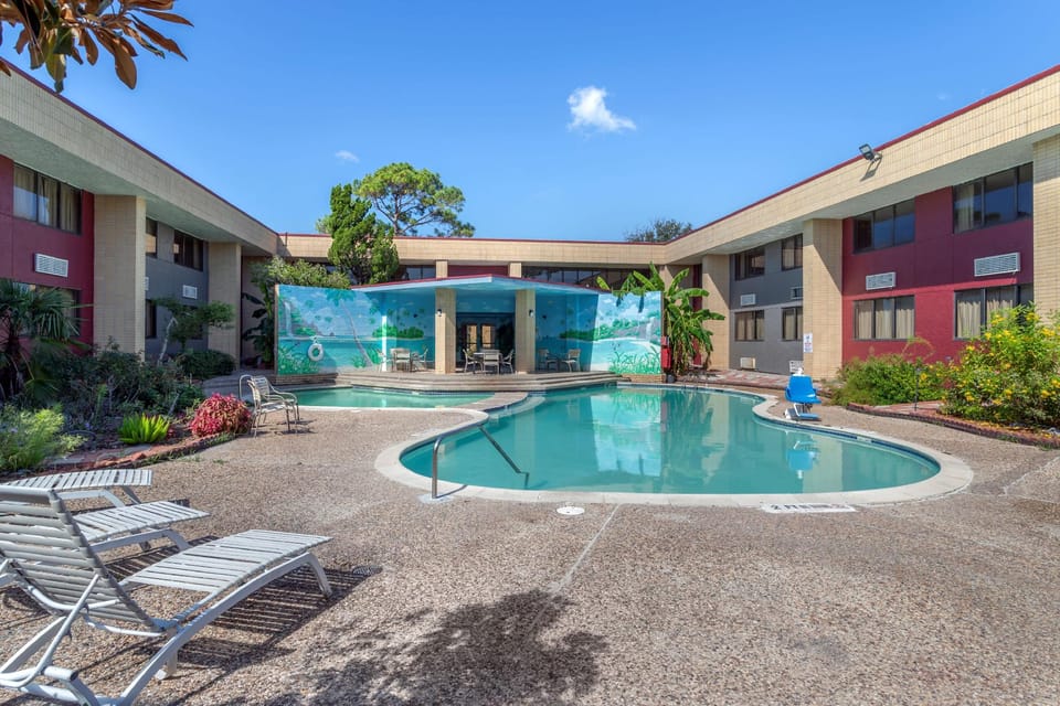 Red Roof Inn La Marque Hotel in La Marque