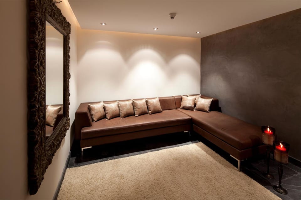 Shared lounge/TV area