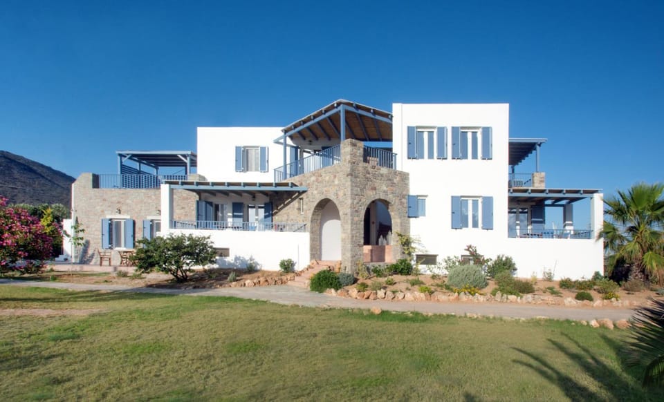 Anemes Apartment hotel in Islands