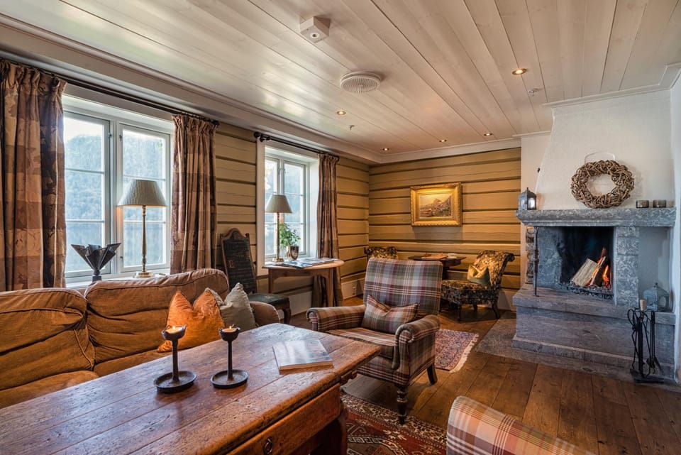 Shared lounge/TV area