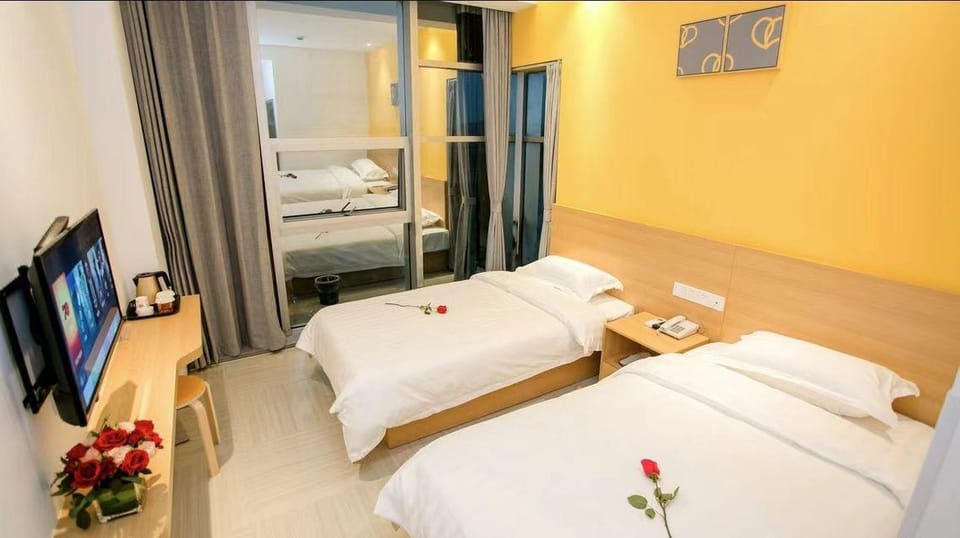 Pod Inn Yanxuan Hotel (Linping Economic Development Zone North Bus Station) Hotel in Hangzhou