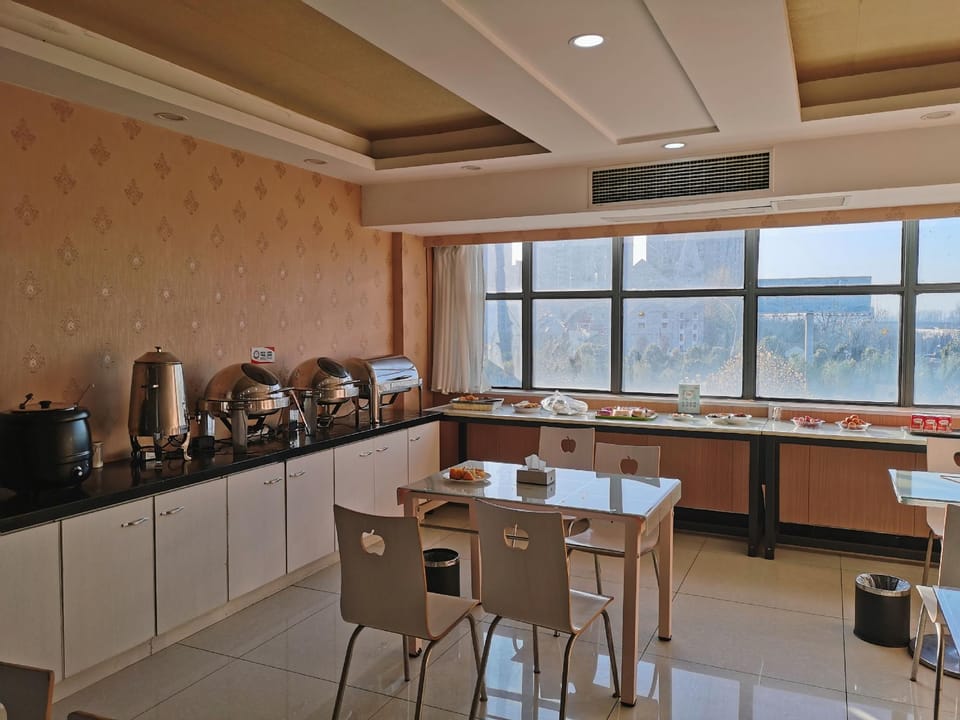 Super 8 Collection Hotel (Xuzhou Suining Qingnian Road) Hotel in Jiangsu